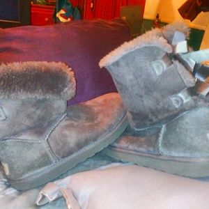 Ugg Boots w bows